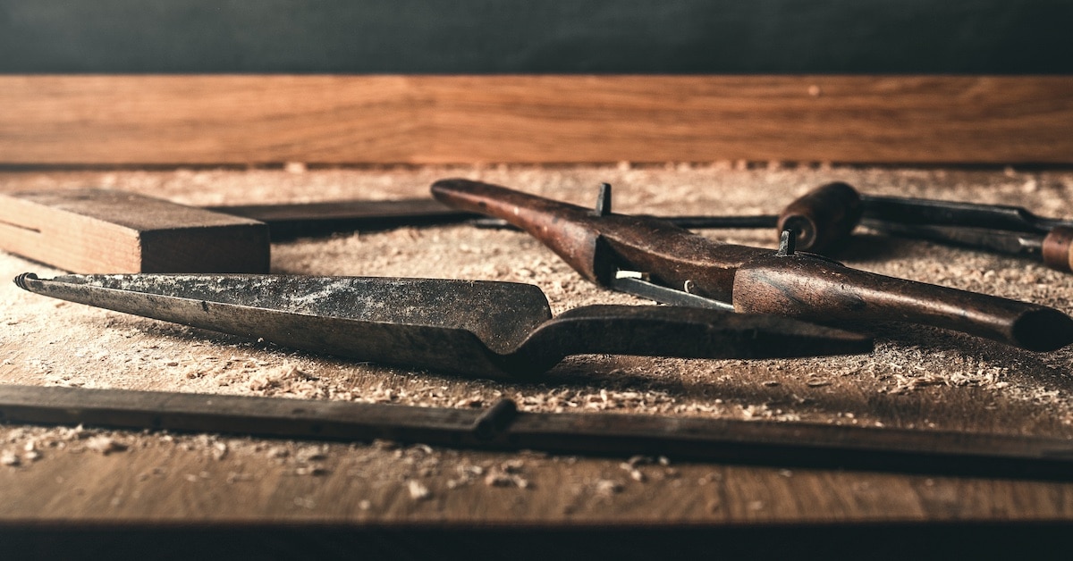how to start a hardware store